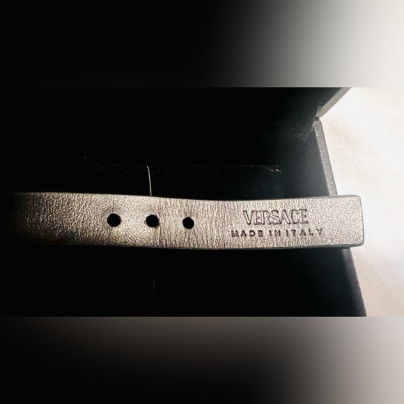 Versace Greca-Charm Black & Gold Detailed Buckle Adjustable Leather Bracelet - Picture 7 of 13